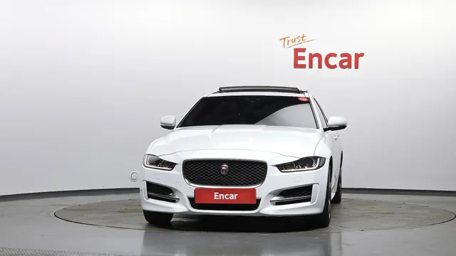 Jaguar XE