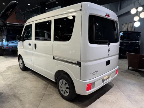 Nissan Clipper Van