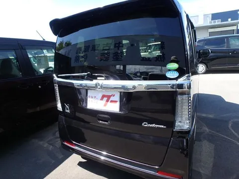 Honda N-BOX Custom