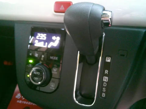 Daihatsu Mira Tocot