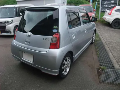 Daihatsu Esse