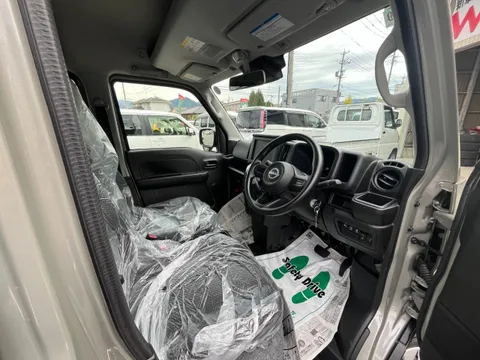 Nissan Clipper Van