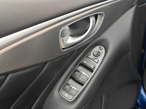 Infiniti Q50L