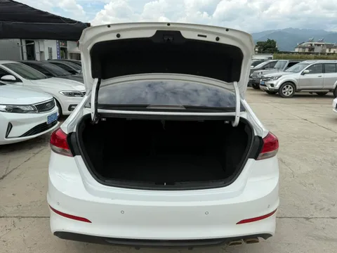 Hyundai Elantra (Avante)