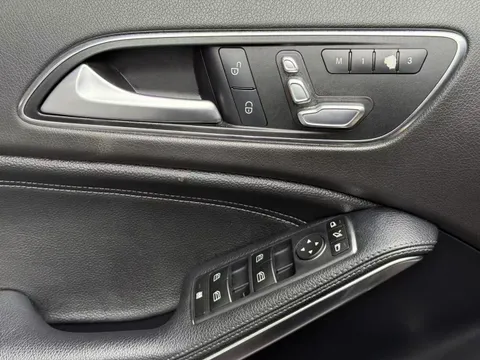 Mercedes-Benz Mercedes-Benz GLA