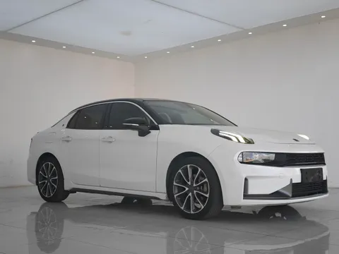 Lynk & Co 03