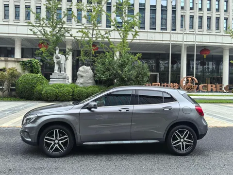 Mercedes-Benz Mercedes-Benz GLA