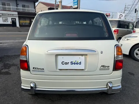 Daihatsu Mira Gino
