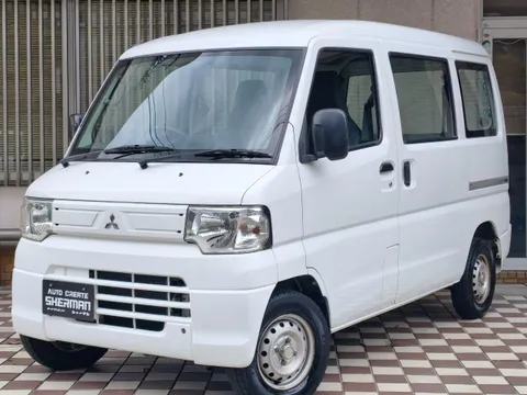 Mitsubishi Minicab Van