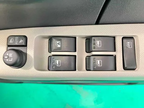 Daihatsu Mira Tocot