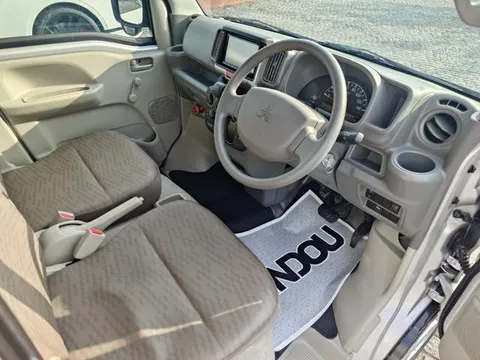 Mitsubishi Minicab Van