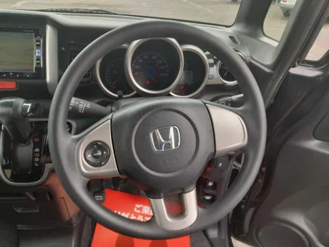 Honda N-BOX Custom