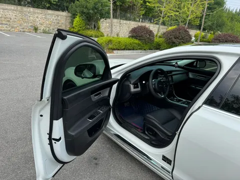 Jaguar XFL