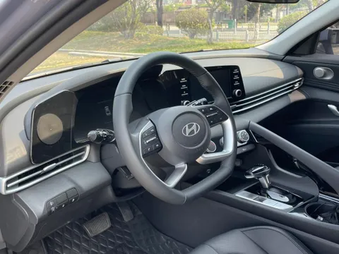 Hyundai Elantra (Avante)