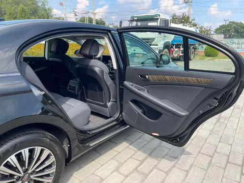 Hongqi H7