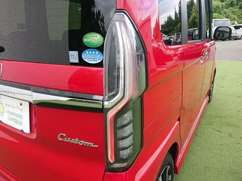 Honda N-BOX Custom