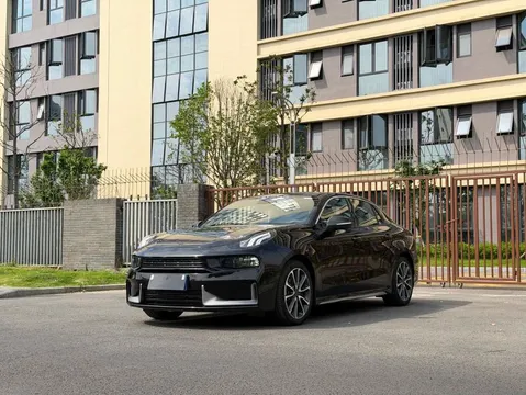 Lynk & Co 03