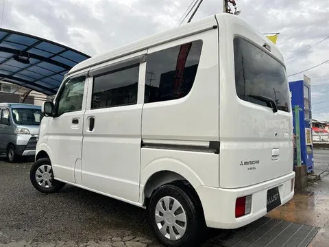 Mitsubishi Minicab Van