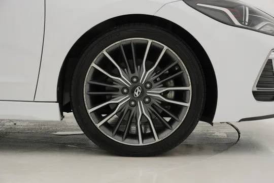 Hyundai Elantra (Avante)
