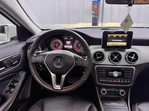 Mercedes-Benz Mercedes-Benz GLA
