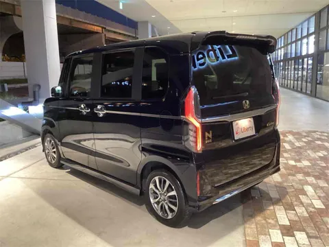 Honda N-BOX Custom