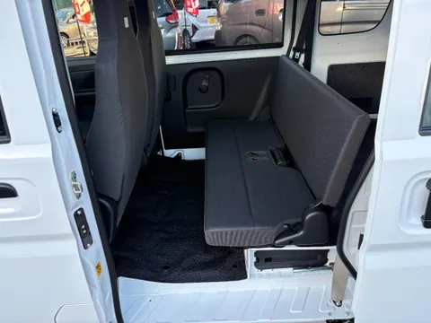 Nissan Clipper Van