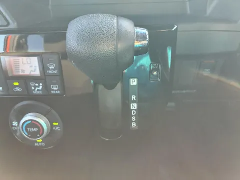 Toyota Pixis Mega