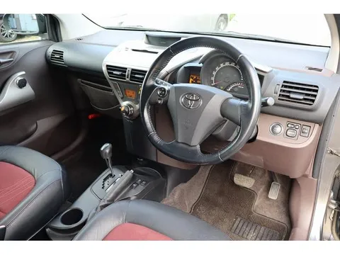 Toyota iQ