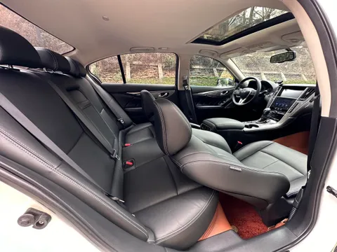 Infiniti Q50L