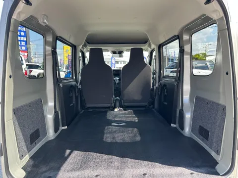 Nissan Clipper Van