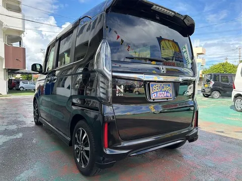 Honda N-BOX Custom