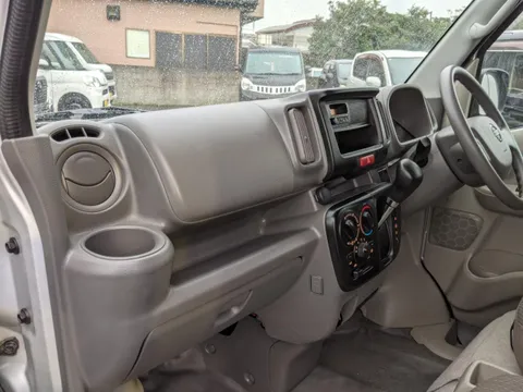 Nissan Clipper Van