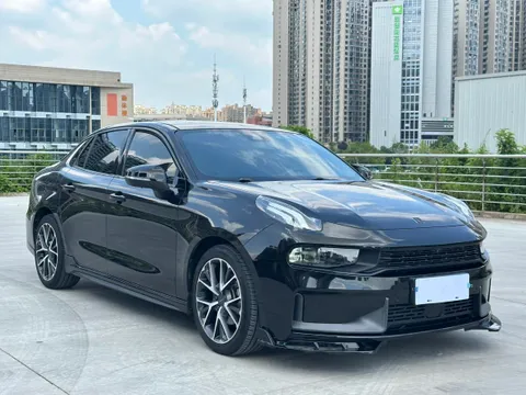 Lynk & Co 03