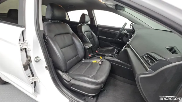 Hyundai Elantra (Avante)