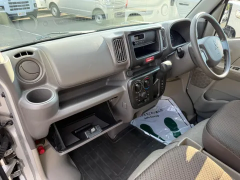 Mitsubishi Minicab Van