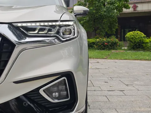 Hongqi HS5
