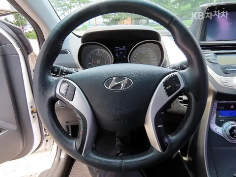 Hyundai Elantra (Avante)