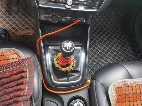 Roewe i5