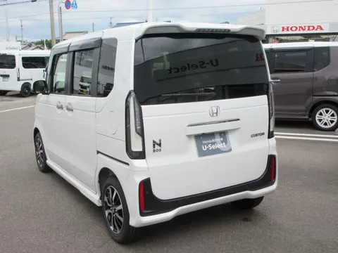 Honda N-BOX Custom