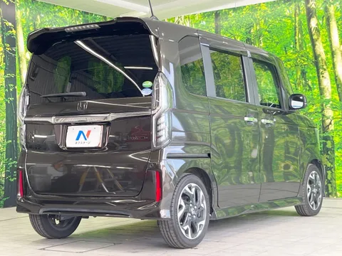 Honda N-BOX Custom