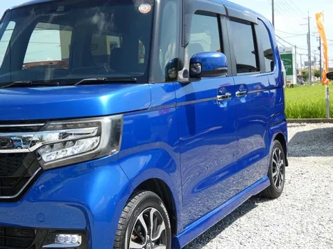 Honda N-BOX Custom