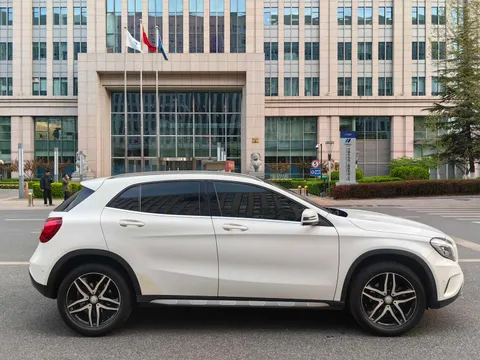 Mercedes-Benz Mercedes-Benz GLA