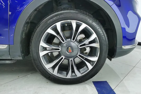 Hongqi HS5