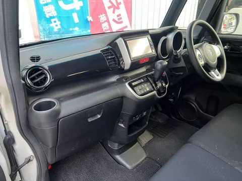 Honda N-BOX Custom