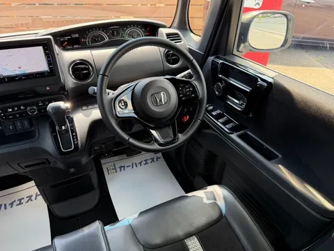 Honda N-BOX Custom