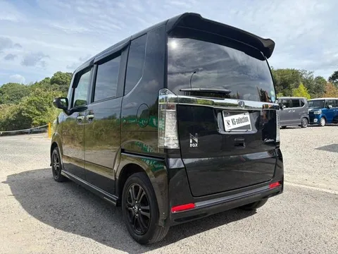 Honda N-BOX Custom
