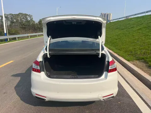 Peugeot 408