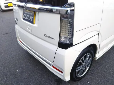 Honda N-BOX Custom