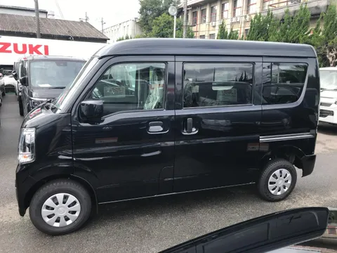 Nissan Clipper Van
