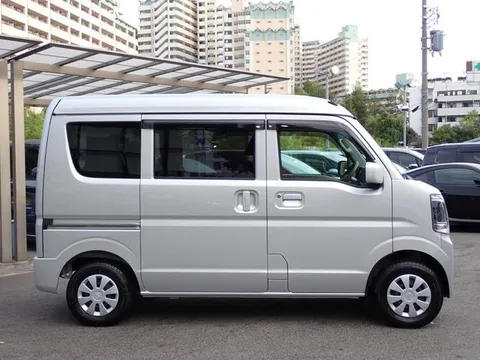 Nissan Clipper Van